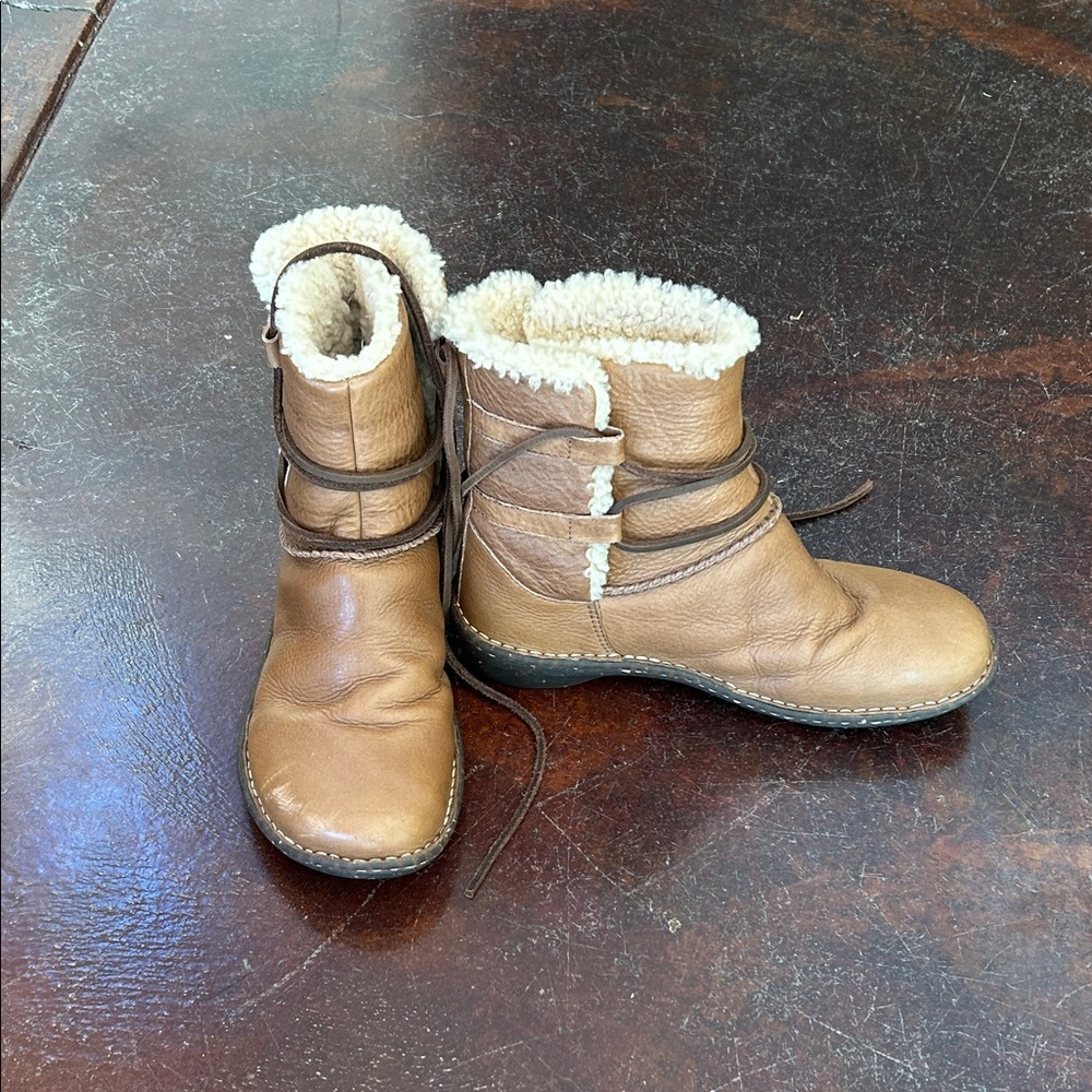 UGG Tan Leather Boots with Cream Shearling - Picture 5 of 5